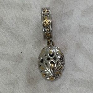 Gems En Vogue Egg Pendant